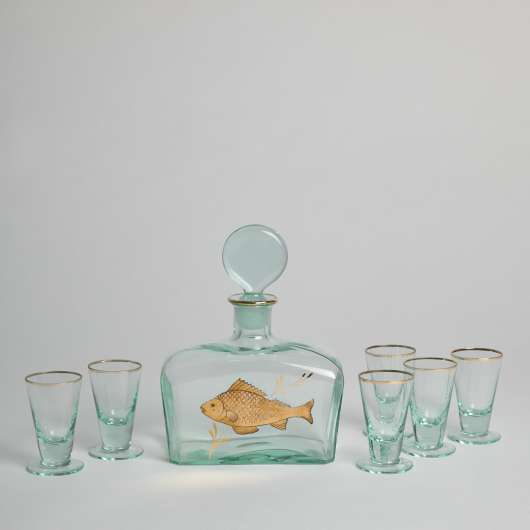 Vintage - Glaskaraff med Dekor av Guldfisk och 6 st Nubbeglas