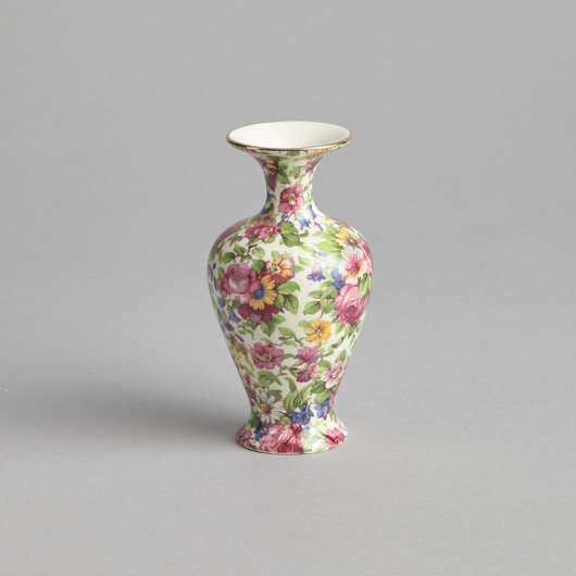 Vintage - SÅLD Vas med Blomdekor Royal Winton